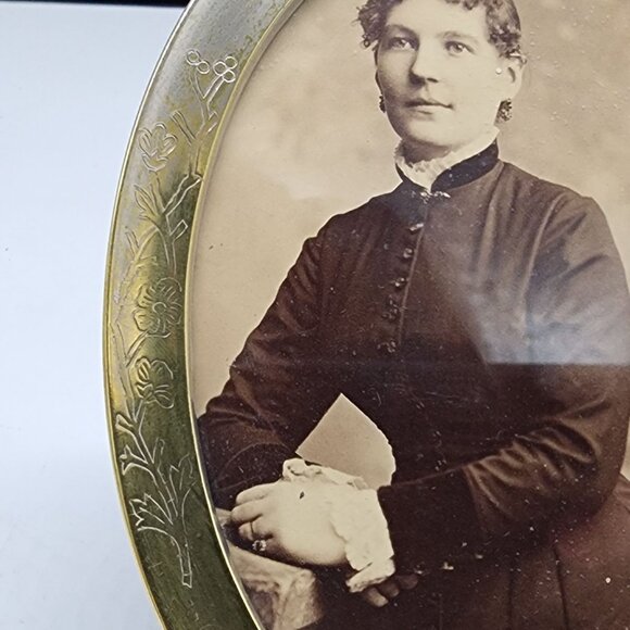 Antique Gold Tone Picture Frame Photograph of Victorian Woman Embossed Flowers 4 - Picture 3 of 11